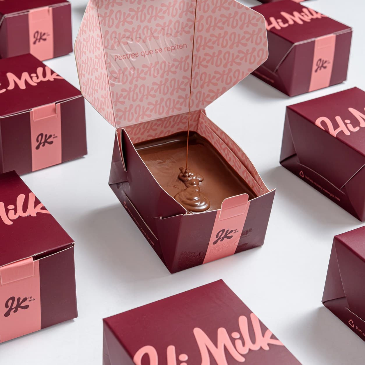 Postre Hi Milk de Nutella con superficie sedosa en su caja vino